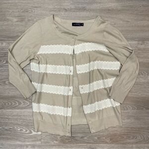 The limited Cream Knit Cardigan with Lace print L